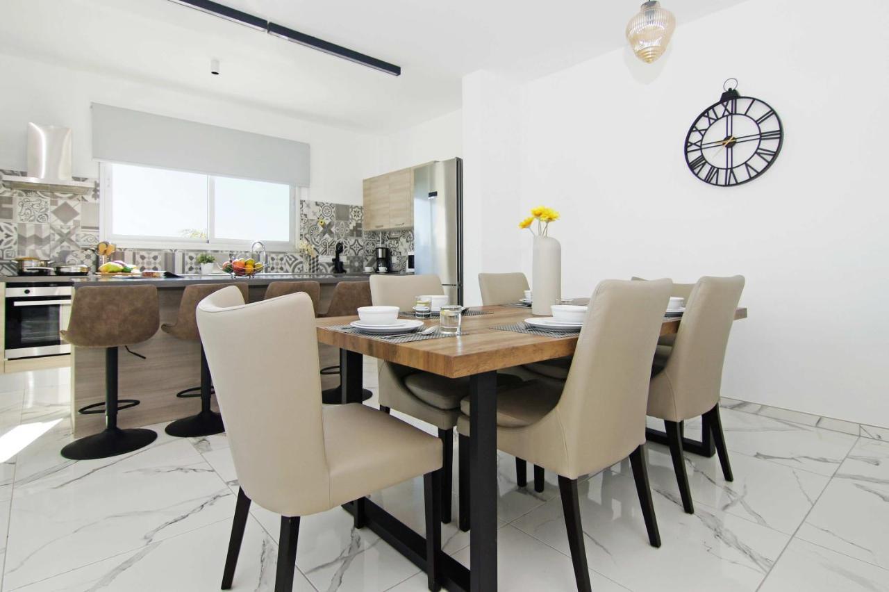 Villa Napa View 아이아 나파 외부 사진